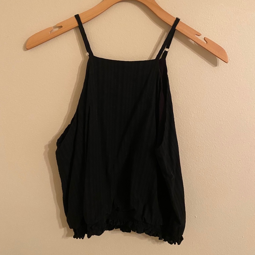 Black tank top cropped